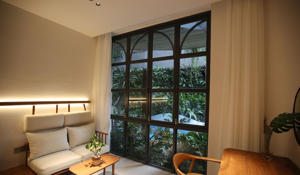 Premium Studio Suite, Pool View