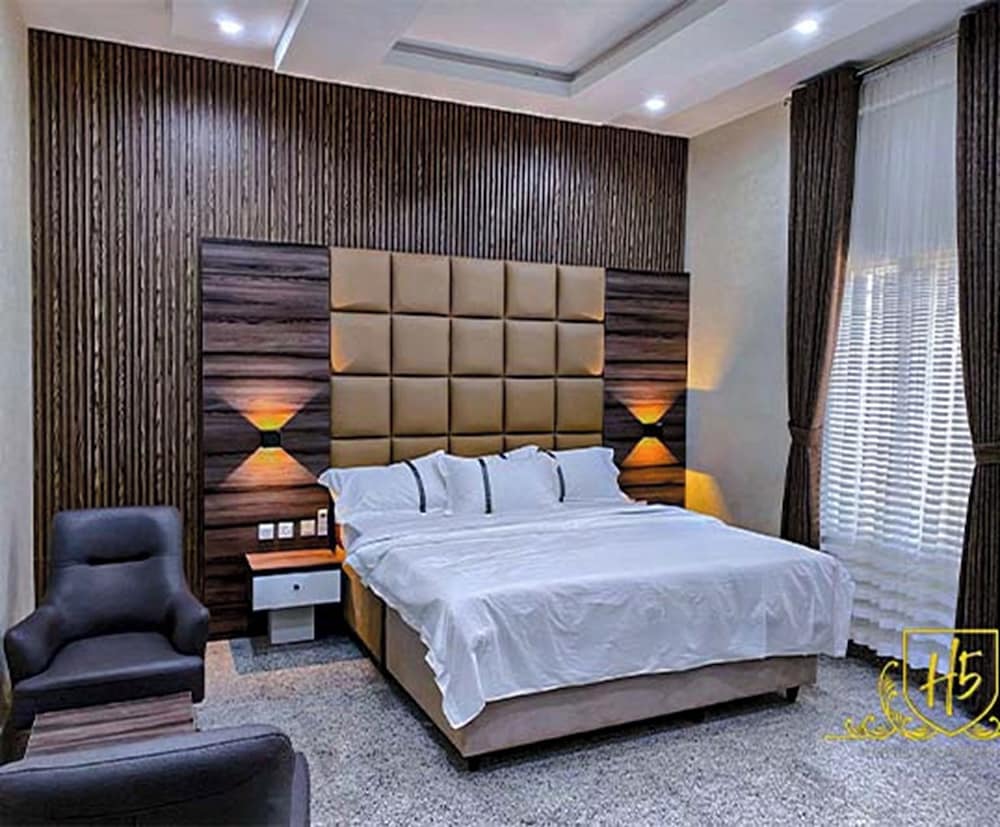 Royal Room photo 3