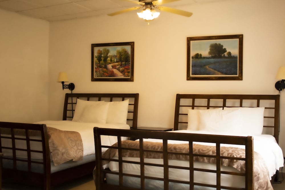 Deluxe Room, 2 Queen Beds, Mountain View photo 2