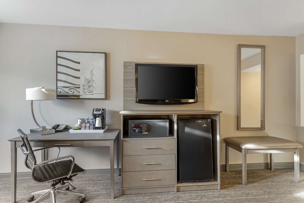 Junior Suite, 1 King Bed with Sofa bed, Non Smoking, Balcony (with Sofabed) - Photo 4