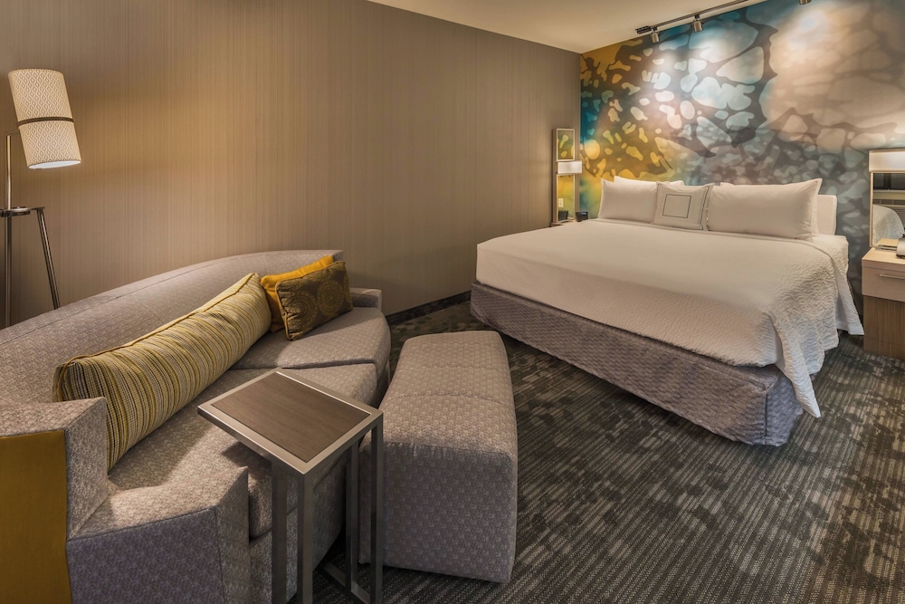 Room, 1 King Bed (Mobility/Hearing Accessible, Tub)