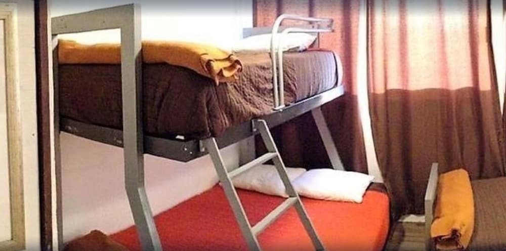 Standard Quadruple Room, Multiple Beds, Non Smoking photo 3