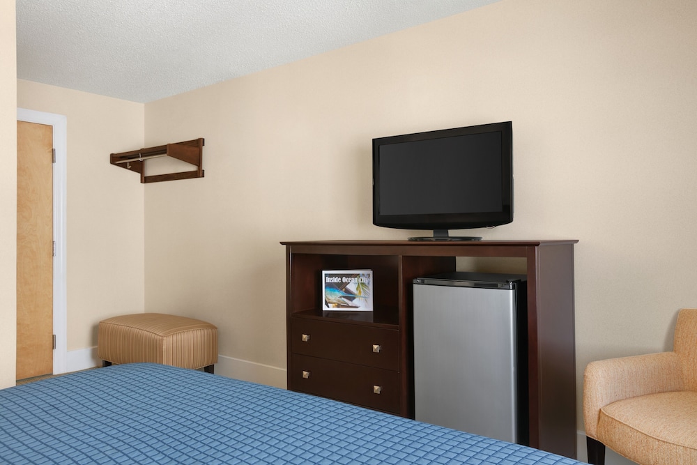 Standard Room, 2 Double Beds - Photo 11