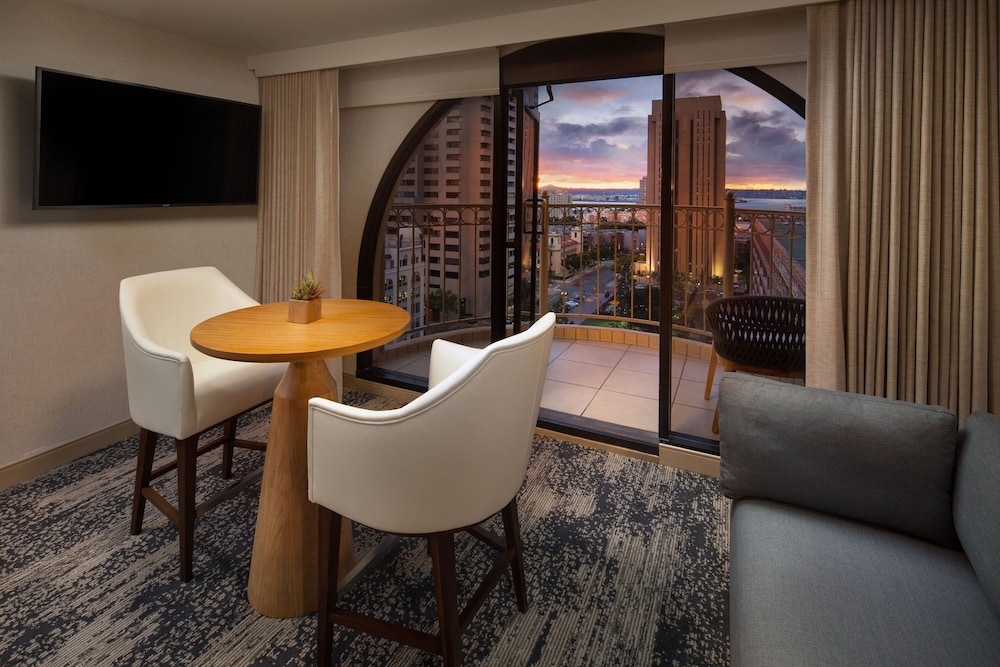 Junior Suite, 1 King Bed, Bay View (Balcony) - Photo 1