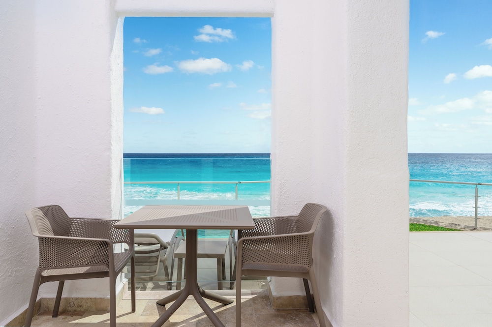 Beachfront Room with Plunge Pool - Photo 4