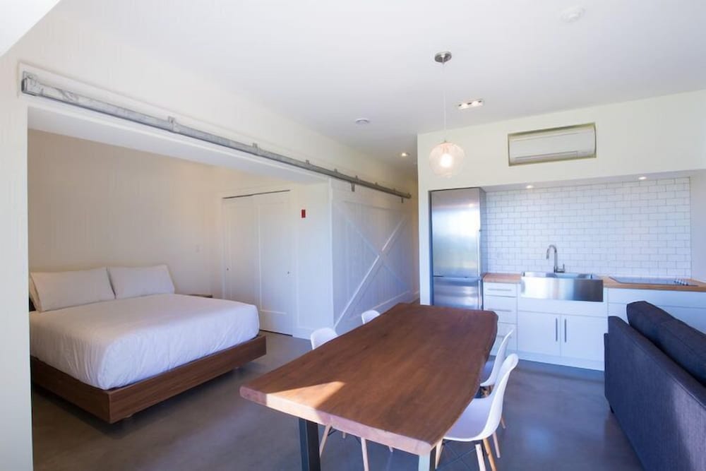 Loft, 1 Bedroom, Not Ocean Front photo 1