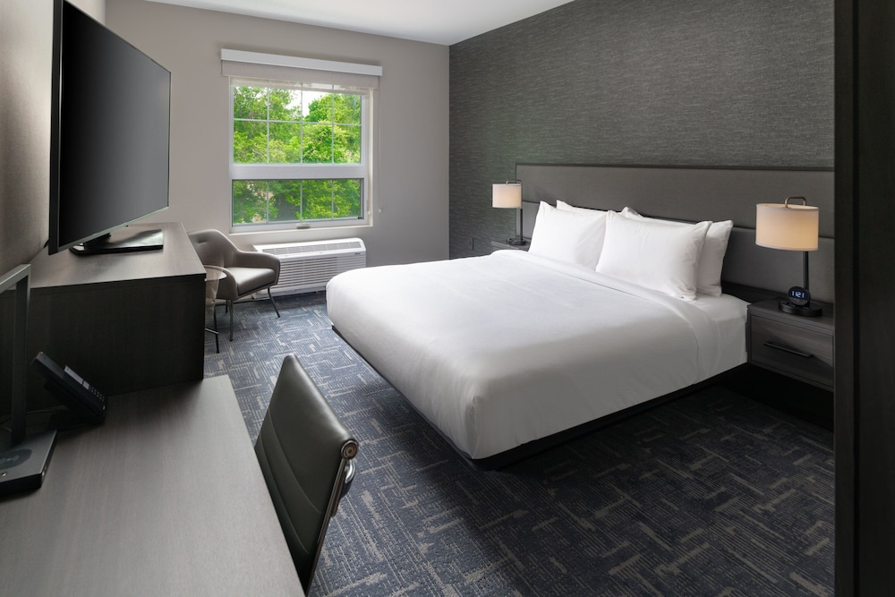 Standard Room, 1 King Bed - Photo 13