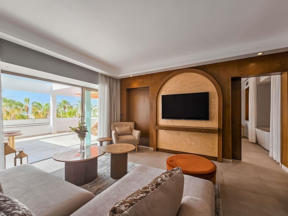 Suite, 1 King Bed, Terrace, Ocean View (Privilege)