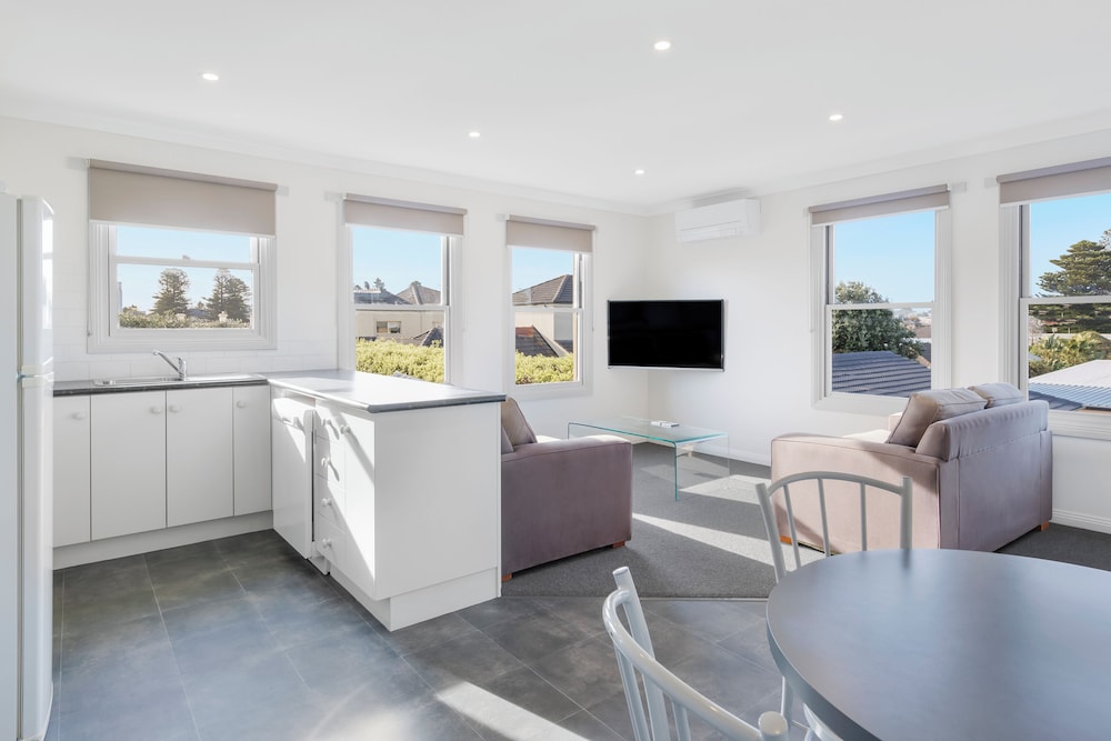 Two Bedroom Apartment - Photo 11