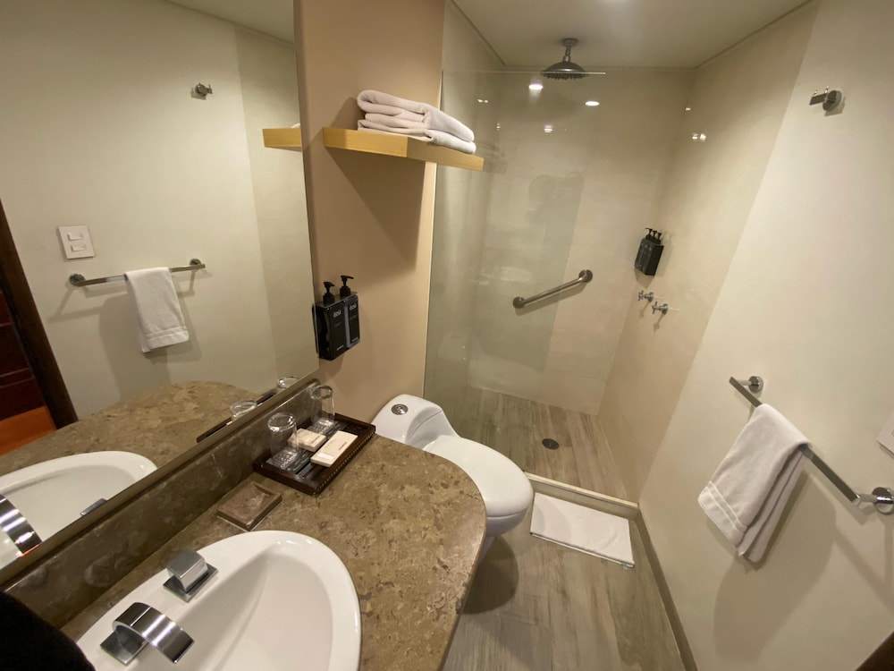 Standard Double Room - Photo 8