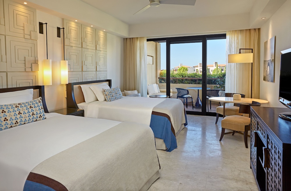 Deluxe with Two Twin Beds and Balcony (Non Smoking)