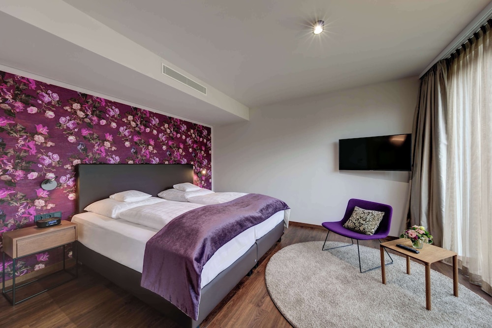 Premium Suite, 1 King Bed, Annex Building (Separate Living Room) photo 2
