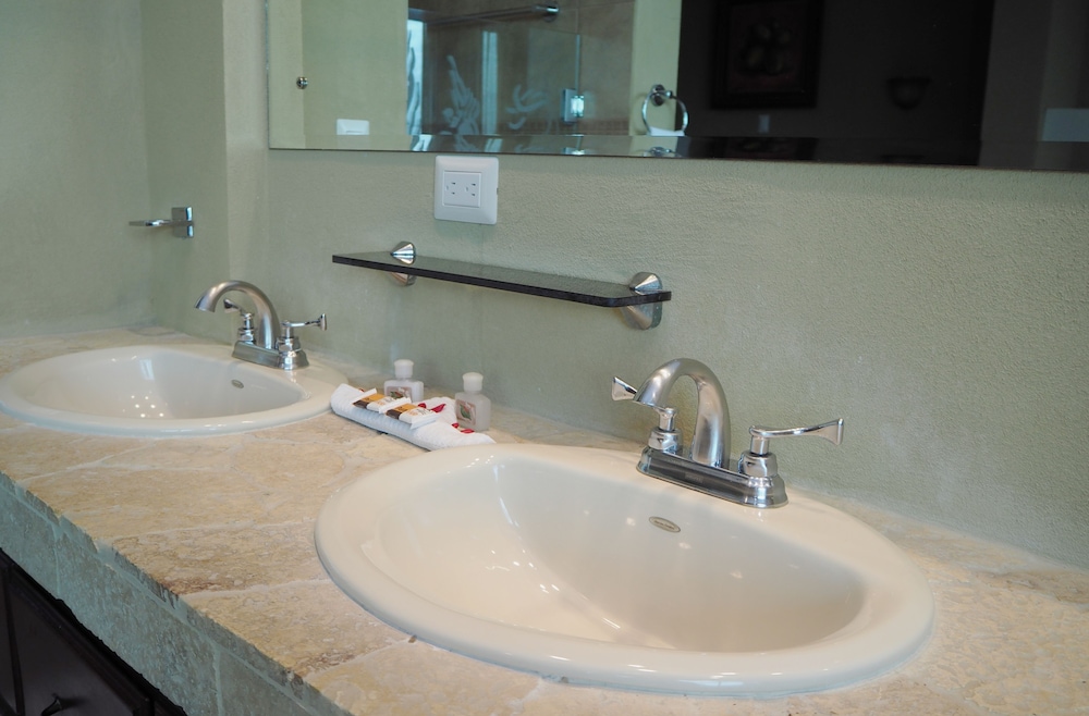 Superior Quadruple Room - Photo 3