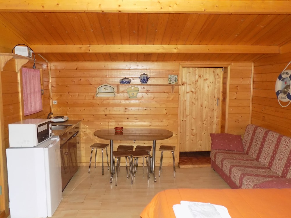 Bungalow (2 Adults) photo 3