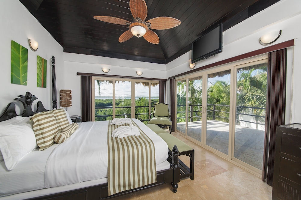 Three Bedroom Luxury Lagoon Villa photo 1