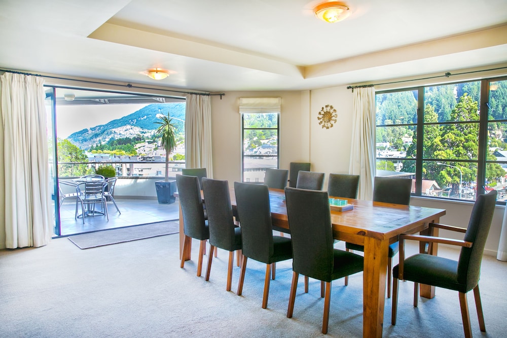 4 Bedroom, 2 Bathroom Mountain View/Roadside Apartment photo 1