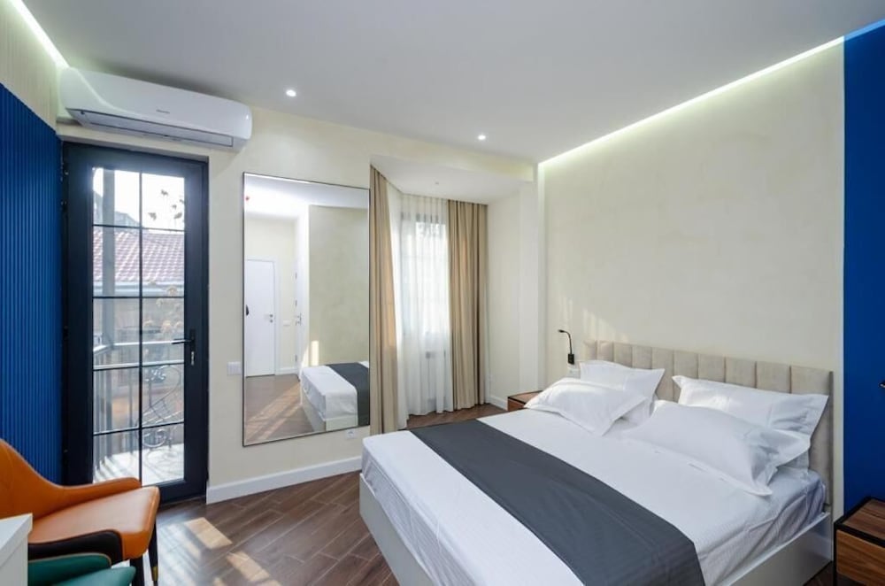Luxury Suite, City View