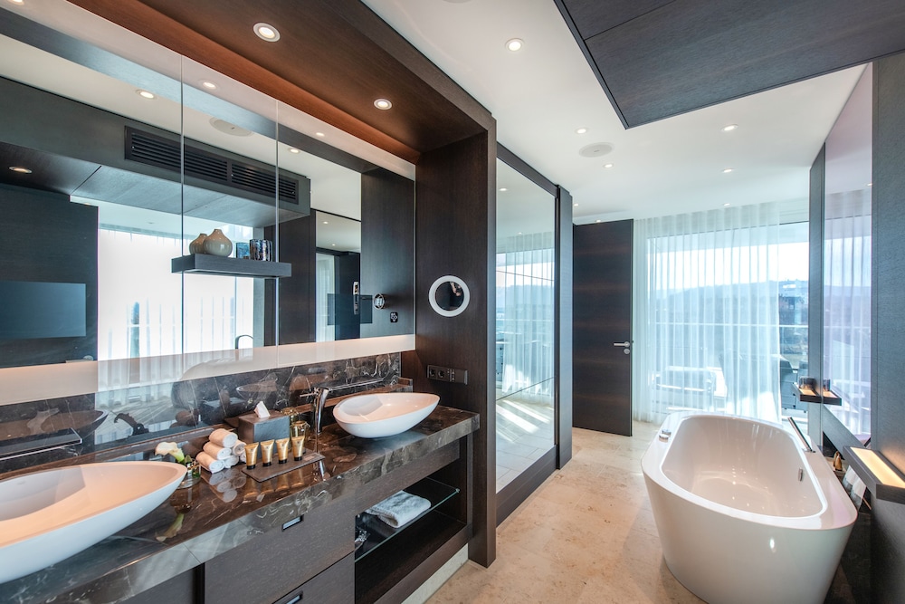 Penthouse, Patio, Marina View photo