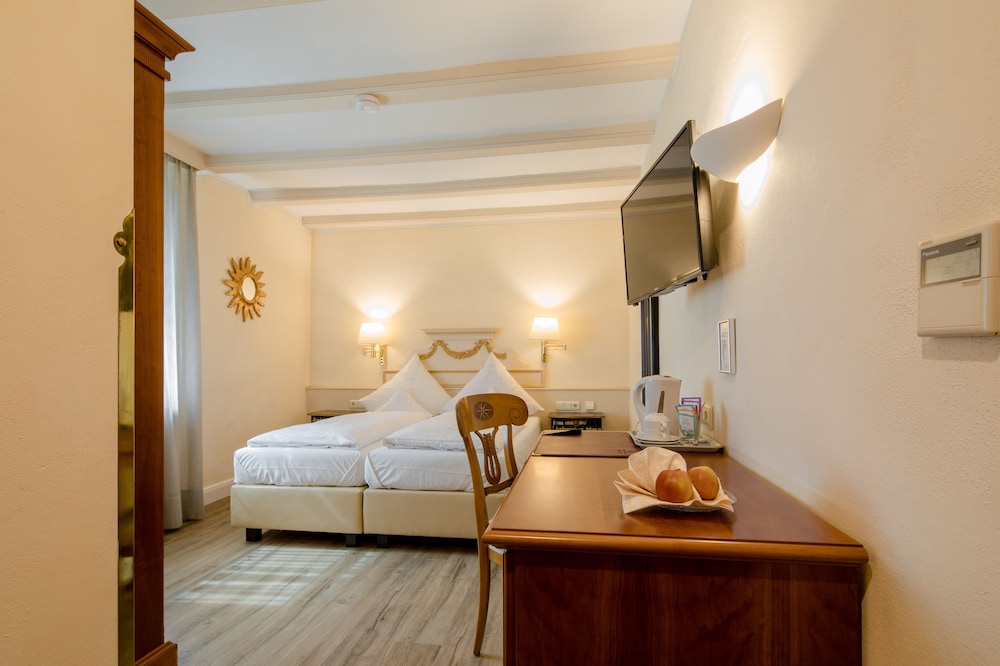 Standard Double Room - Photo 10