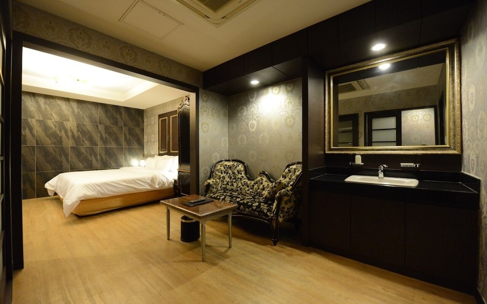 Suite Double Room photo 3