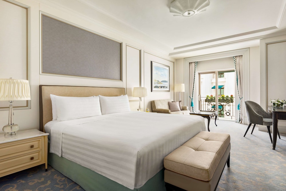 Deluxe King Room with One King Bed (Non Smoking)