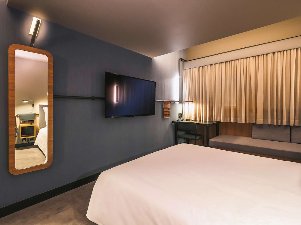 Standard Apartment, 1 Queen Bed, Accessible (Accessible) - Photo 2