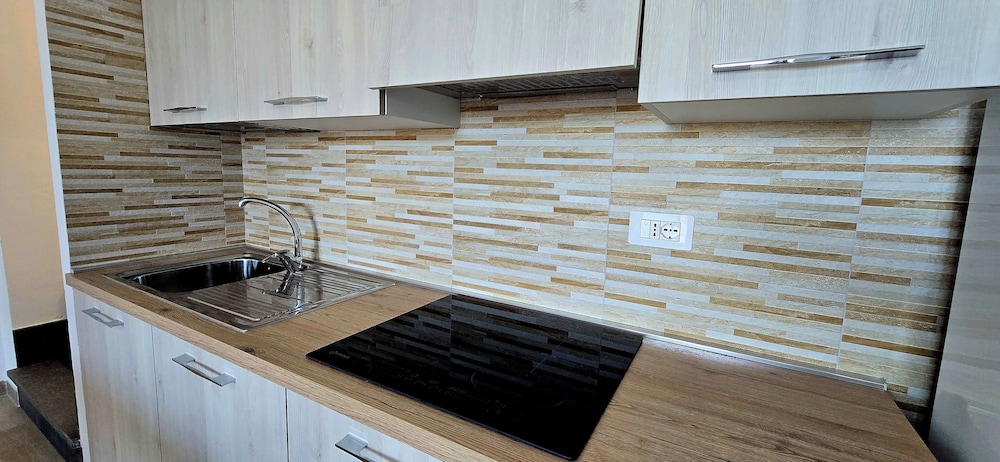 House, Multiple Bedrooms, Smoking, Patio