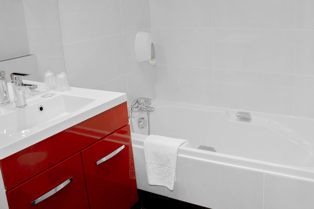 Twin Room, Bathtub photo 3