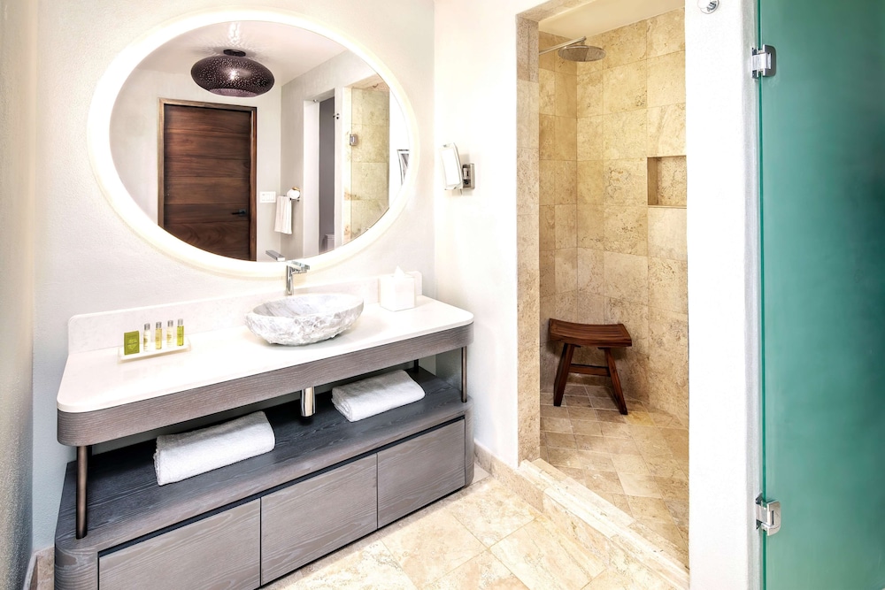 2 Bedroom, 2 King Suite with Sofabed - Photo 7