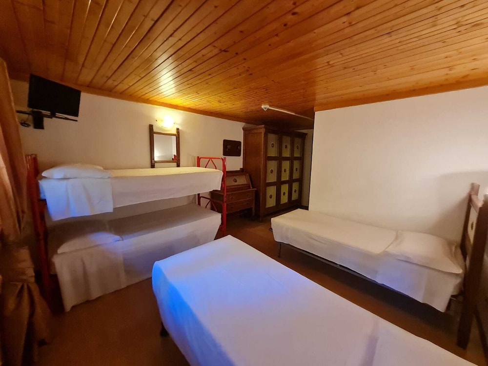 Basic Quadruple Room photo 1