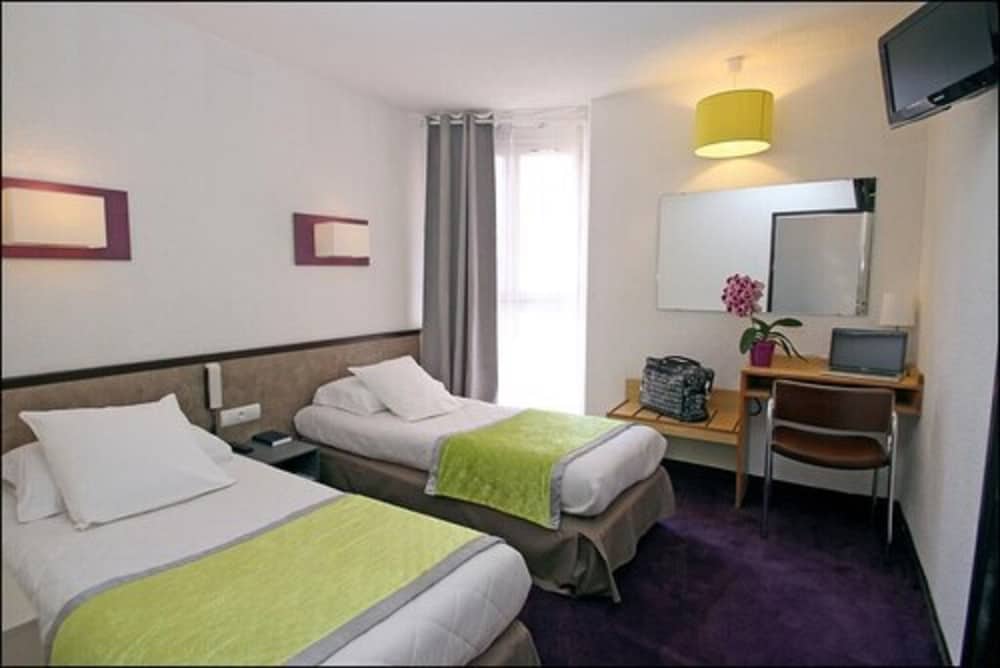 Twin Room - Photo 5