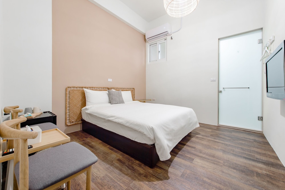 Double Room - No Window - Photo 1
