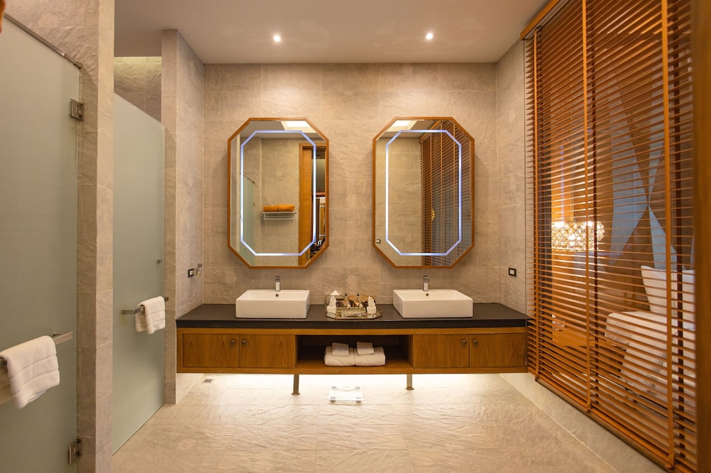 Deluxe Pool Villa with Pool Access - Photo 9