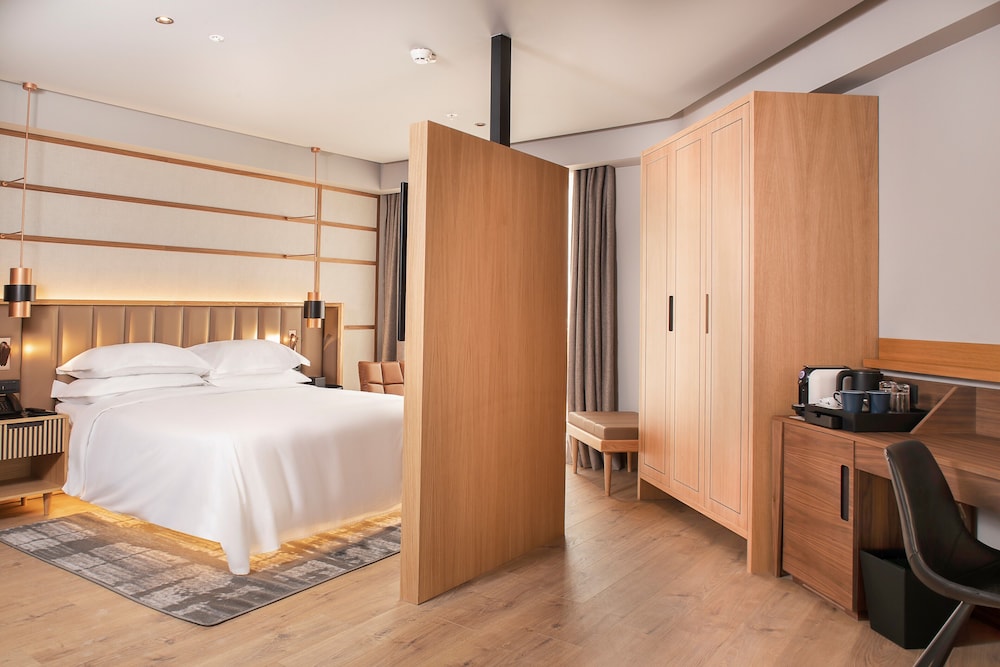 Junior Suite, 1 King Bed - Photo 2