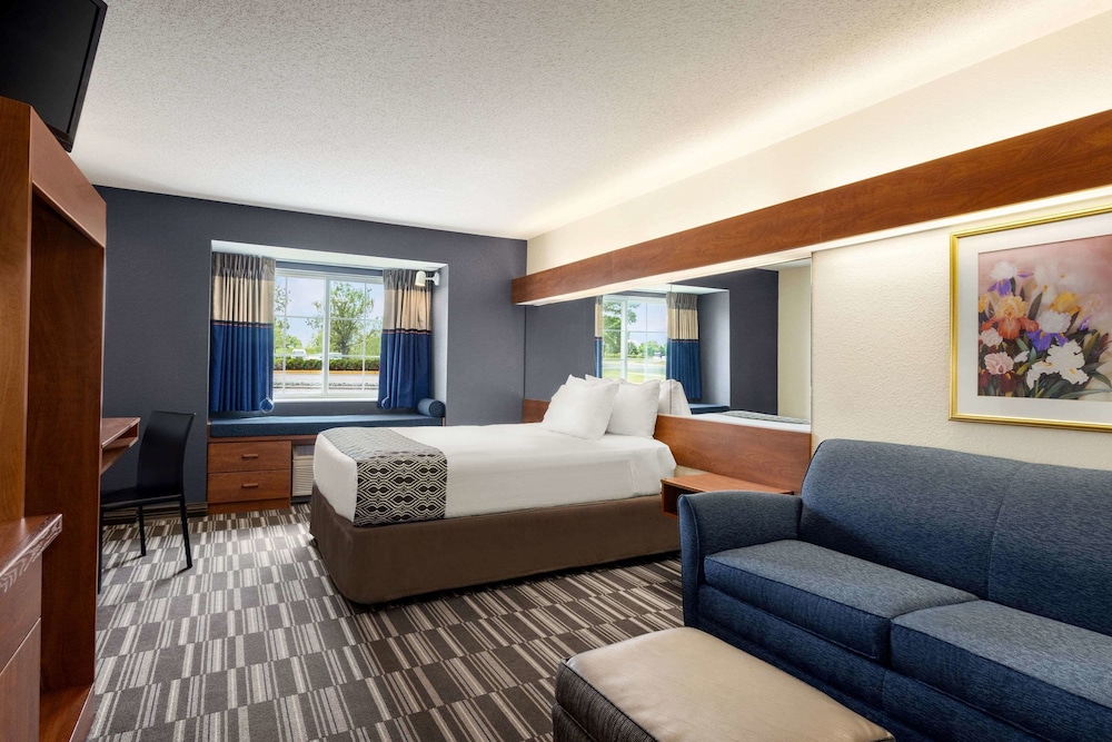 Suite, Accessible - Photo 3
