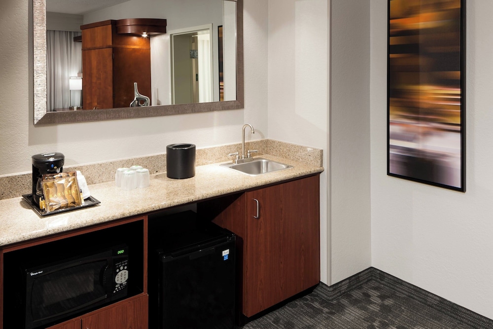 Suite, 1 Bedroom, Courtyard View (Hearing Accessible)