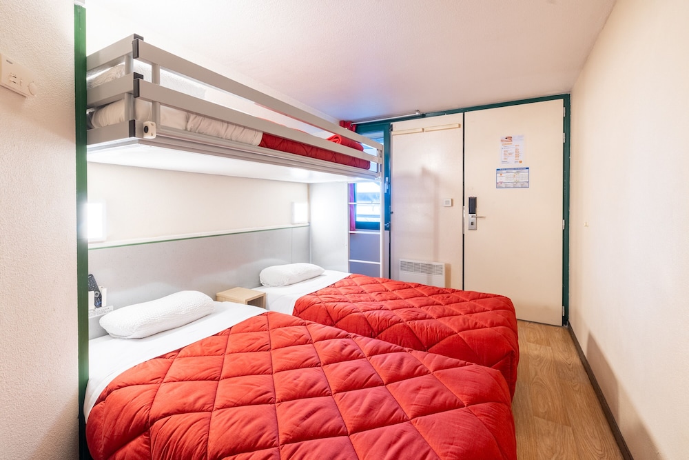Standard Room, 3 Twin Beds - Photo 3