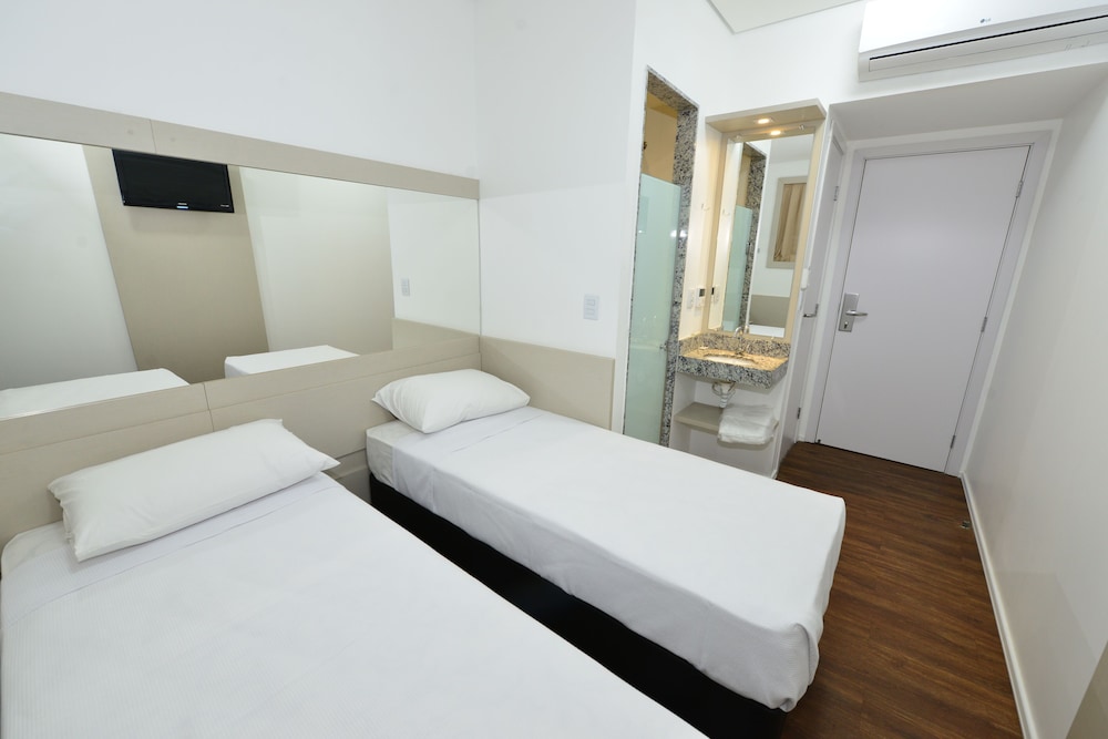 Economy Twin Room, City View photo 3