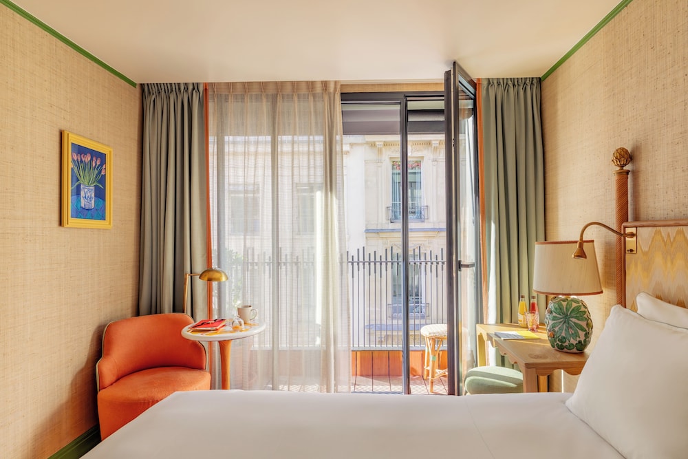 Quadruple Room, City View photo 3