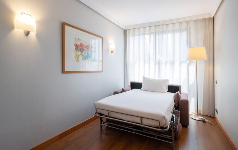 Comfort Room (with Extra Bed) thumbnail 6