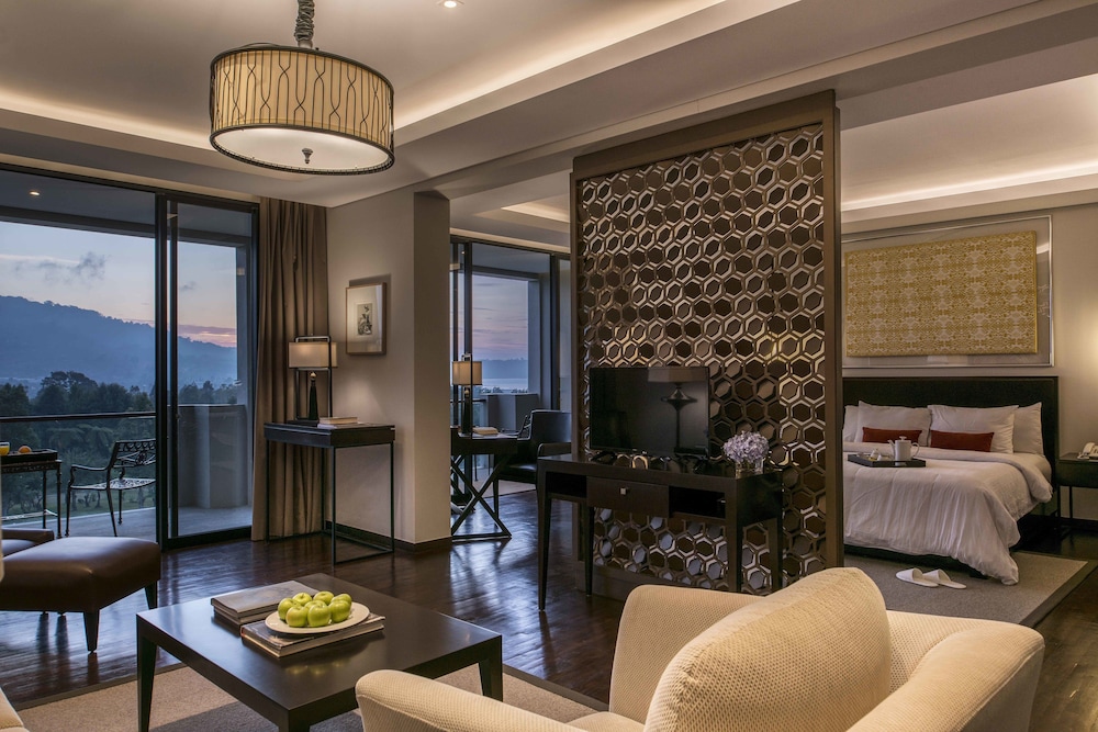 Deluxe Suite, Golf View photo 3