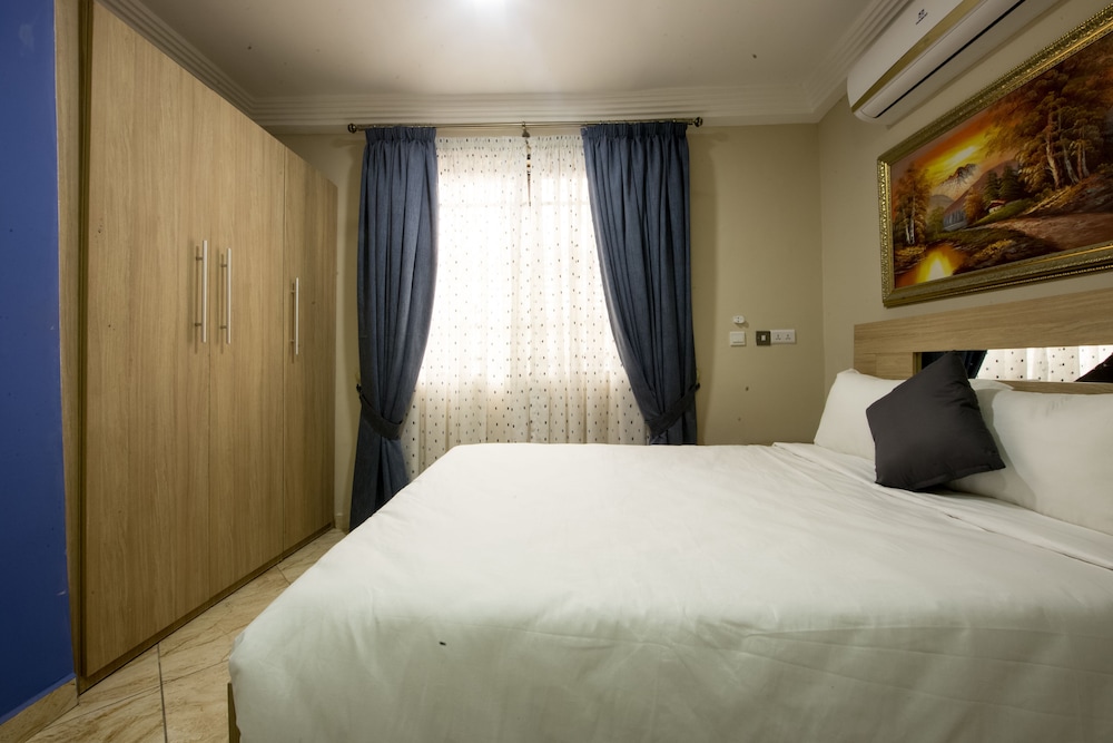 Premier Double Room, 1 King Bed, Private Bathroom, Pool View