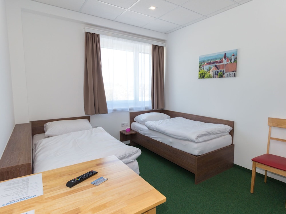 Basic Twin Room photo 1