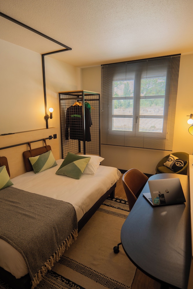 Economy Studio, 1 Large Twin Bed