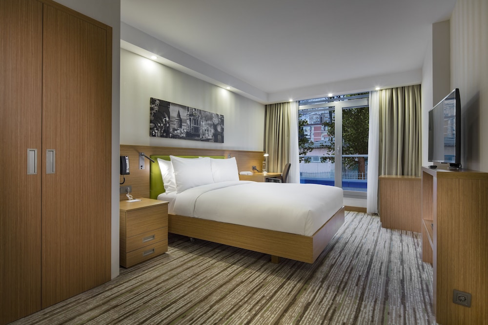 Room, 1 Queen Bed, Accessible, Non Smoking (Roll-in Shower)