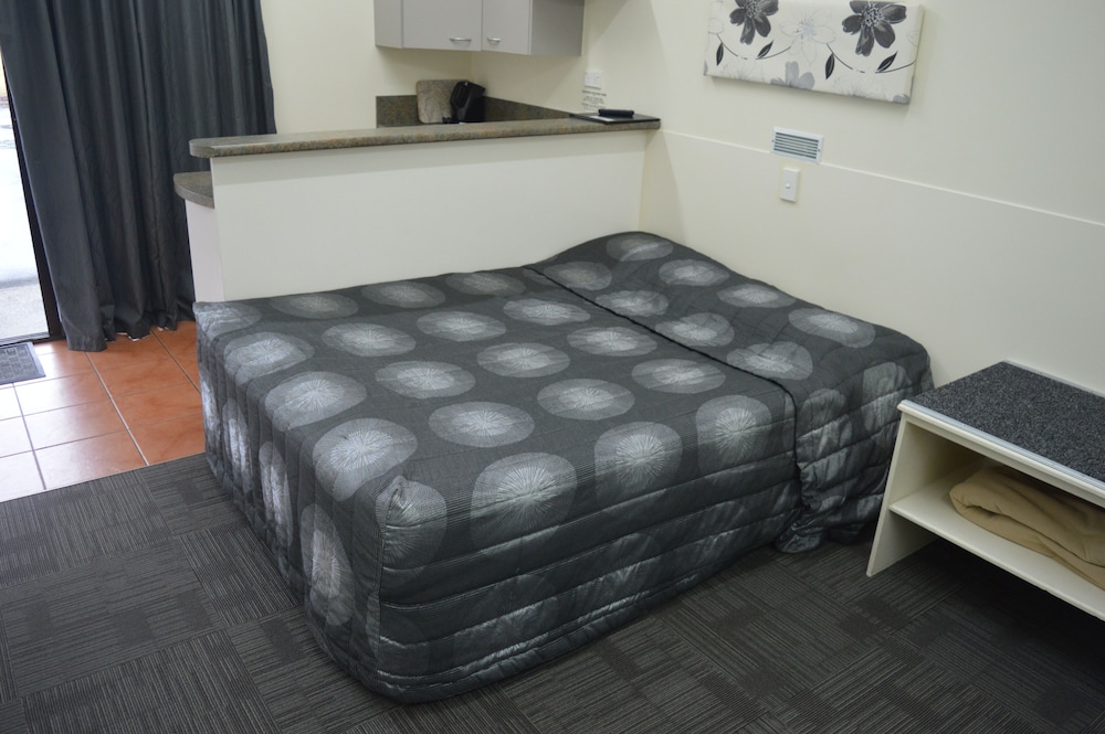 Ensuite Unit photo 3