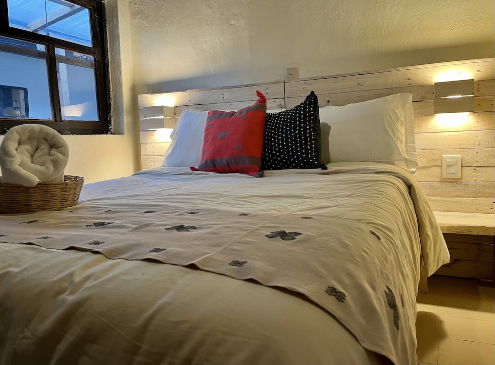 Double Room, 1 Double Bed (Habitacion doble num 1 bano compartid) photo 1