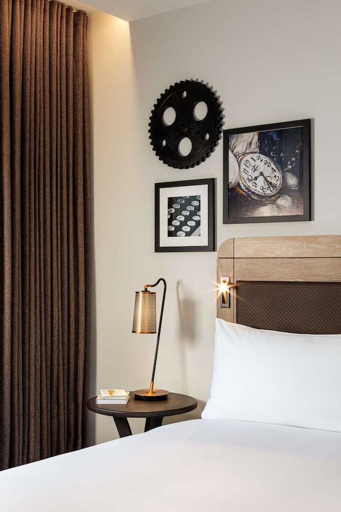 Deluxe Room, 1 King Bed (Olympic Park View)