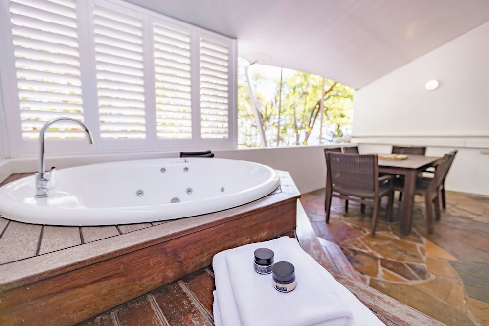 One Bedroom Premier Spa Apartment