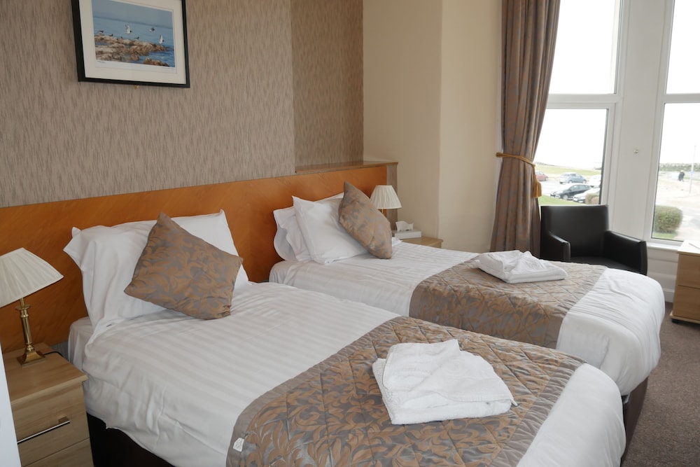 Superior Twin Room, 2 Twin Beds, Sea View photo 3